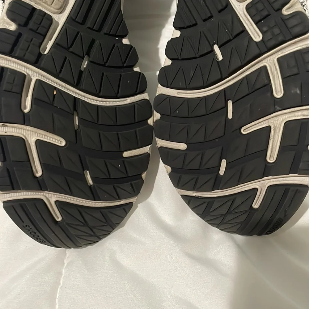 Brooks Adrenaline Sneakers - Picture 5 of 7